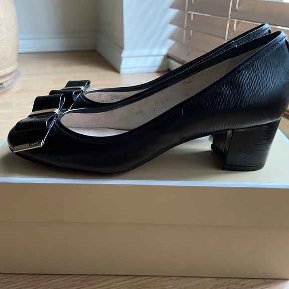 Michael Kors Women's Kiera Mid Pump Black Patent Saffiano - Picture 5 of 6